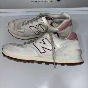 New Balance Women's Cream and Pink Sneakers Size 8